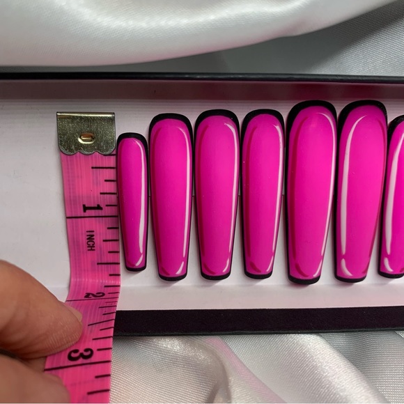 Extra Long Comic Nails - Picture 5 of 5